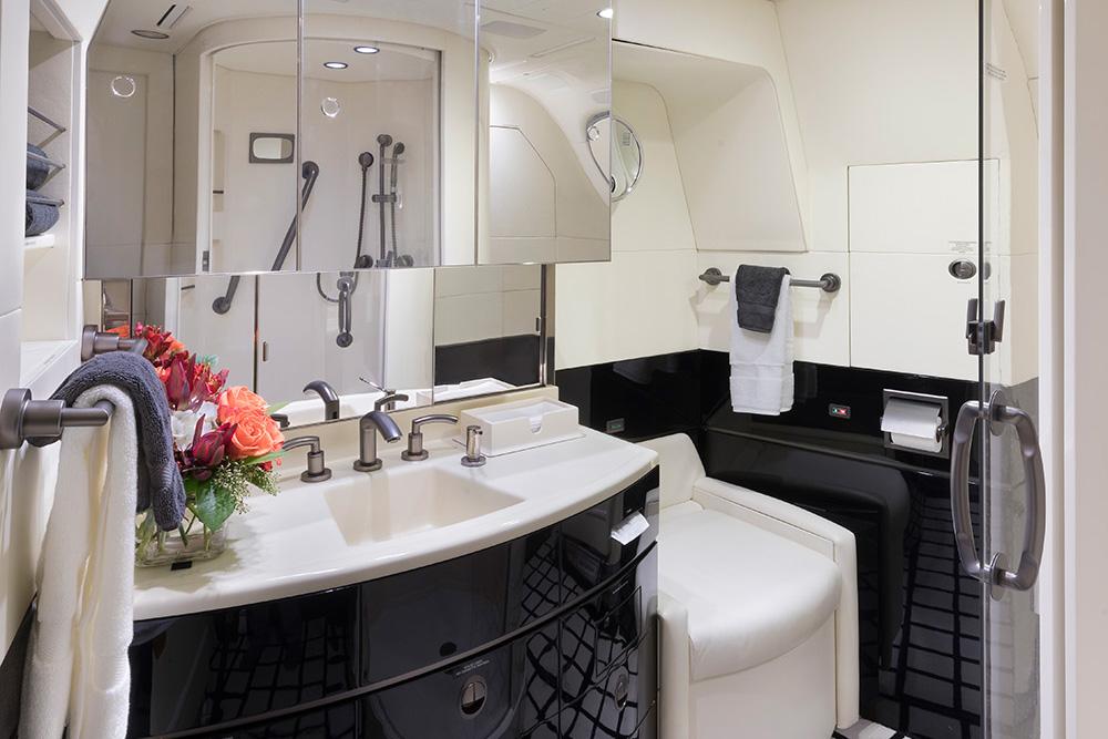 Boeing BBJ lavatory room