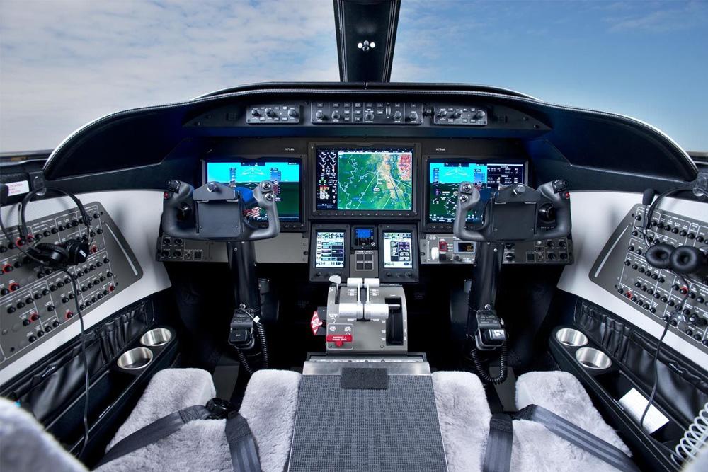 Bombardier Learjet 75 cockpit