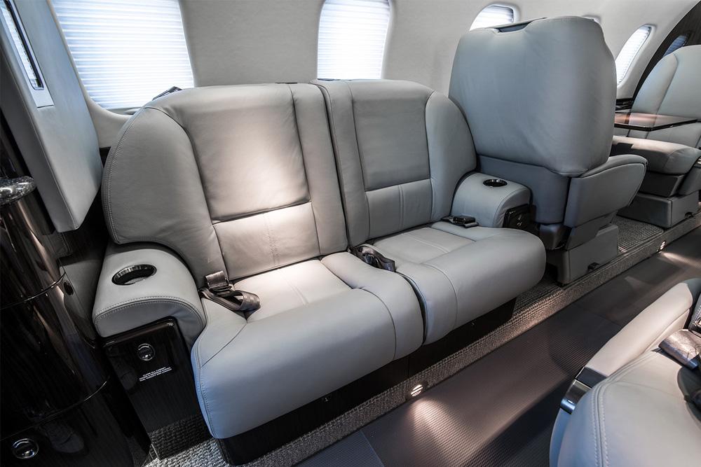 Bombardier Learjet 60XR interior